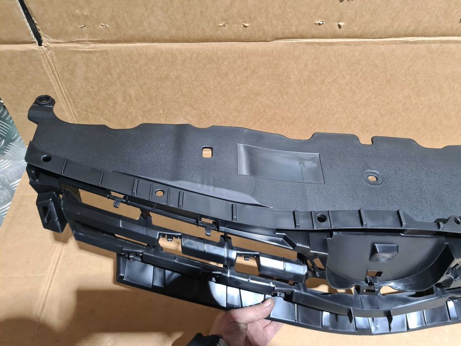 Grill atrapa przód przednia TOYOTA AURIS I LIFT 10-13 NOWA