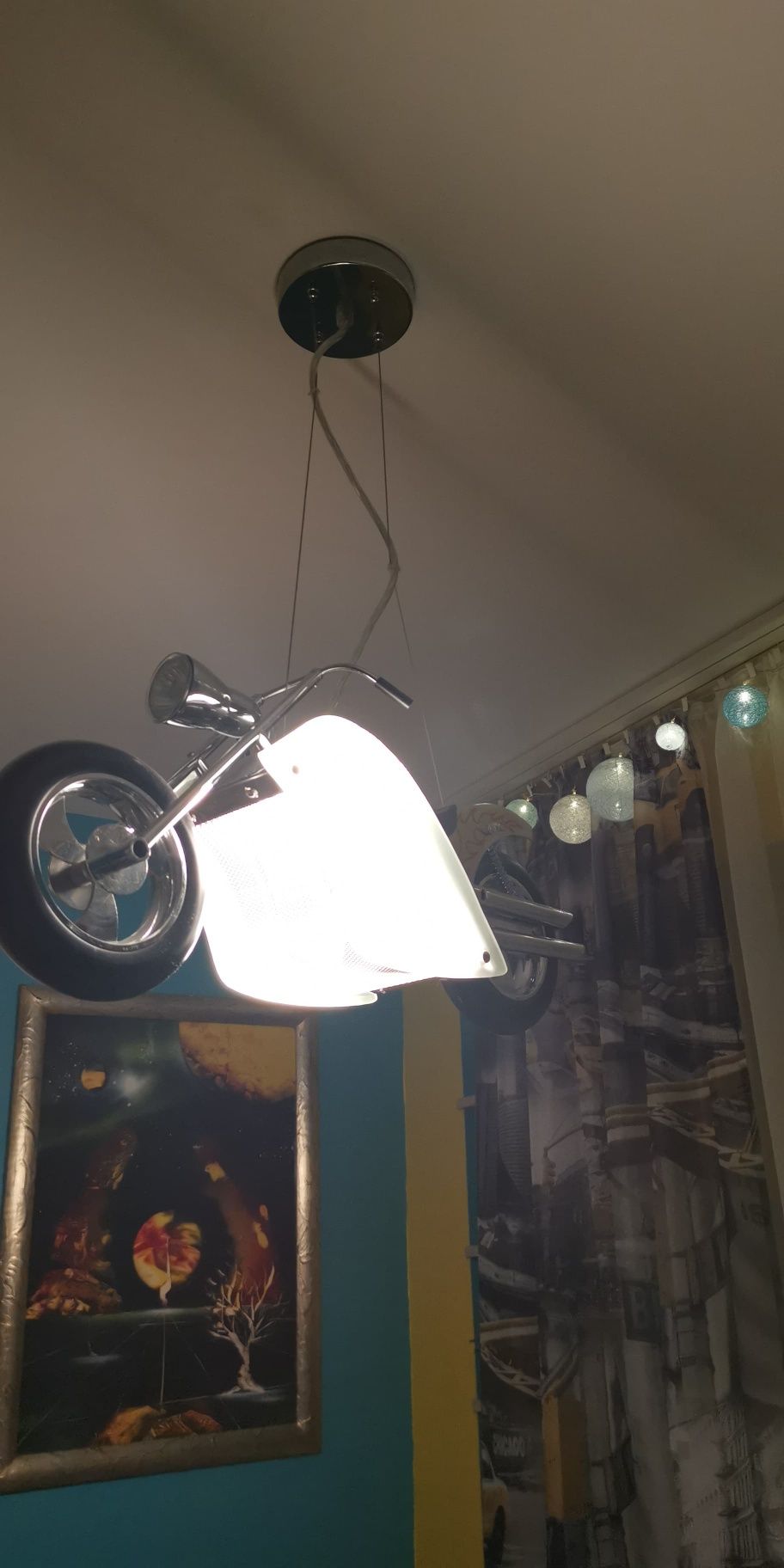 Sprzedam lampę wisząca w kształcie motoru.
