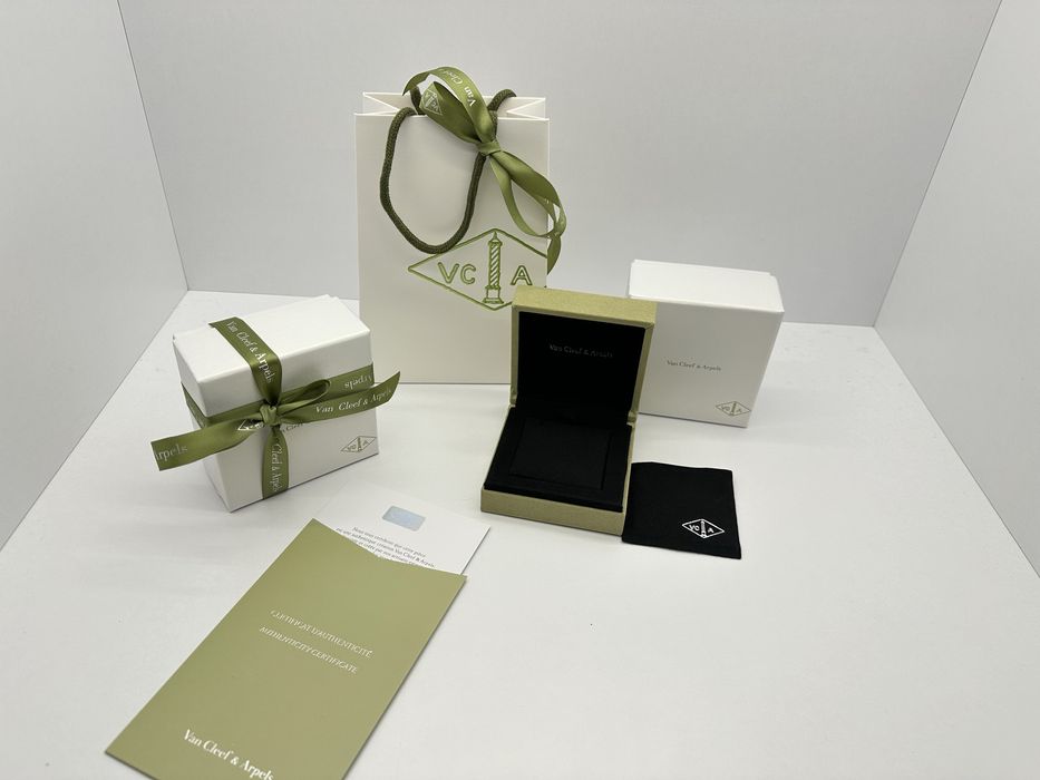 Коробок під скрежки,підвіс,браслет Ван Кліф Van Cleef&Arpels.