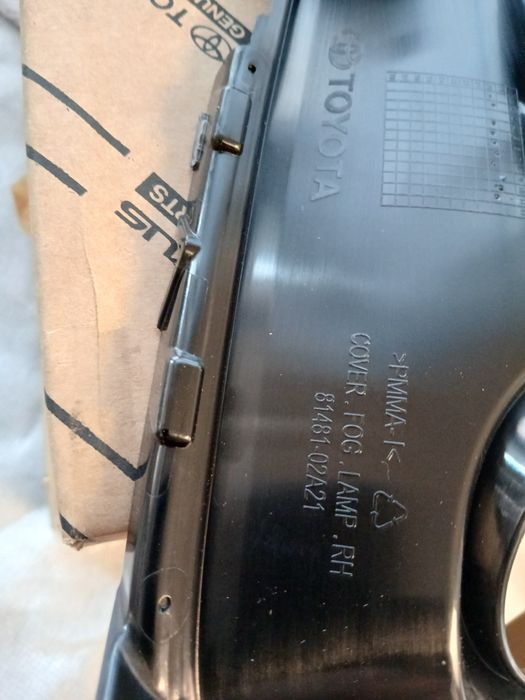 Ramka kratka halogenu zderzaka lewa prawa TOYOTA COROLLA E21 HB kombi