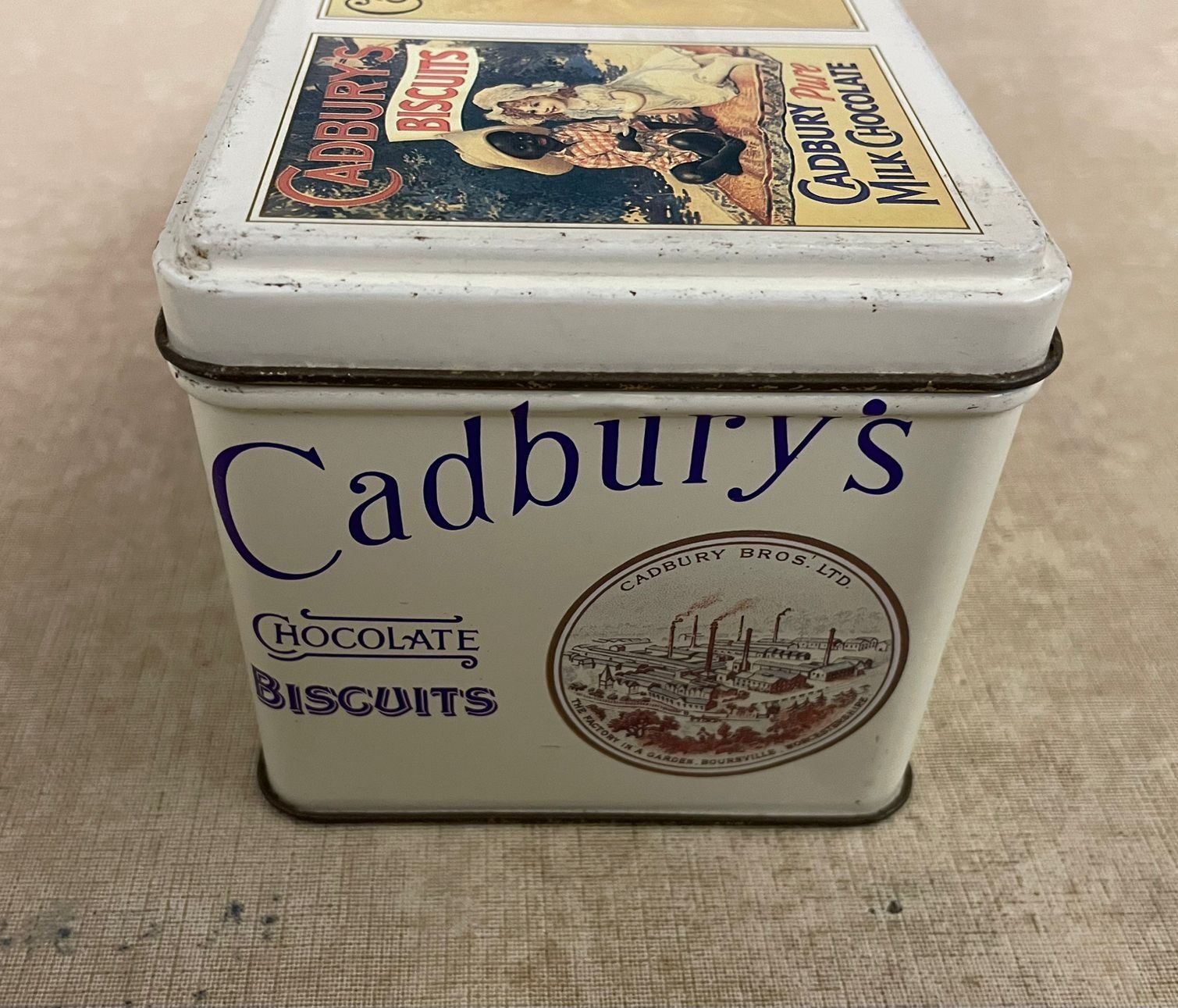 Lata Cadbury vintage