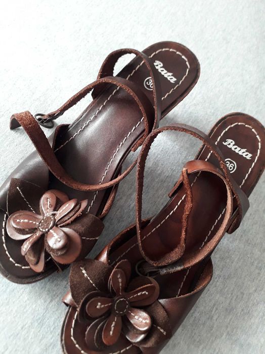 Sandálias em Pele & Madeira 《Bata》