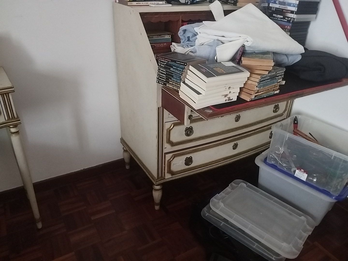 Cama  e  mesa ...