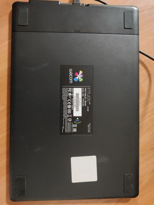 Графічний планшет Wacom Intuos PRO S PTH-451