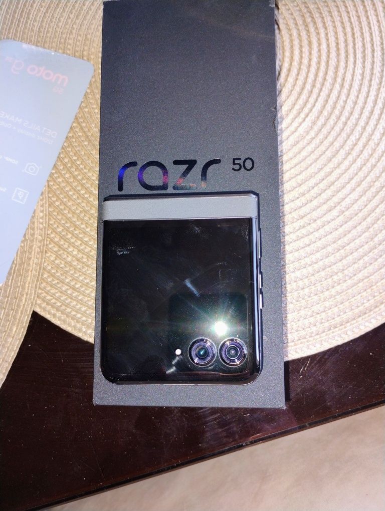 Motorola razr50 polecam