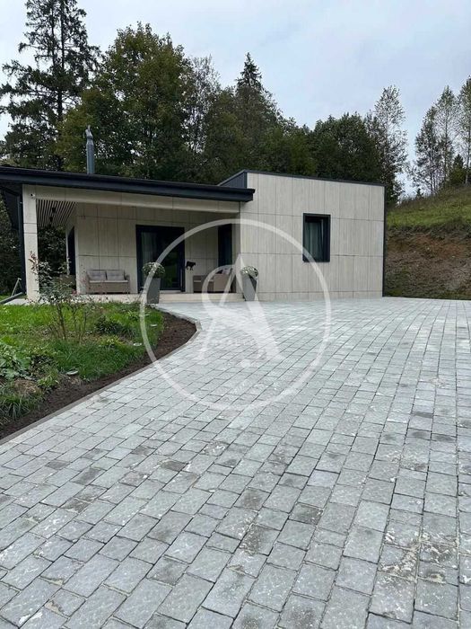 Сучасний будинок в котеджному містечку в Карпатах Славське (Славсько)