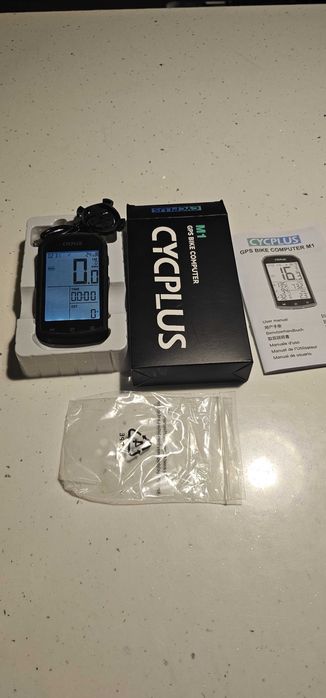 Licznik rowerowy Bluetooth ANT+ GPS CYCPLUS M1 + uchwyt z2.