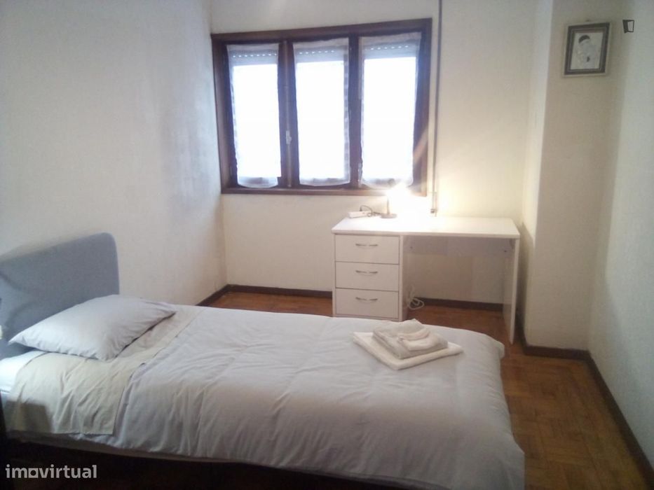 Quarto - localizado em Vila nova de gaia
