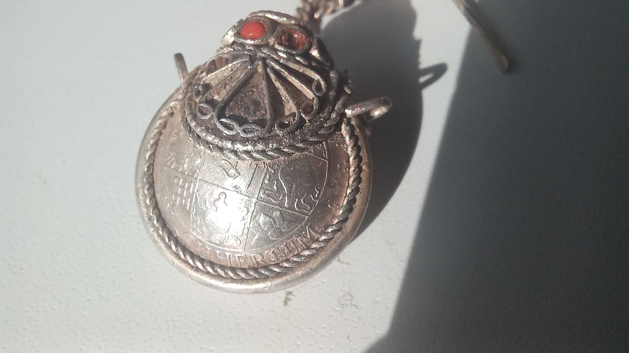 malutka srebrna zabytkowa karafka zamykana. Piękna ozdoba