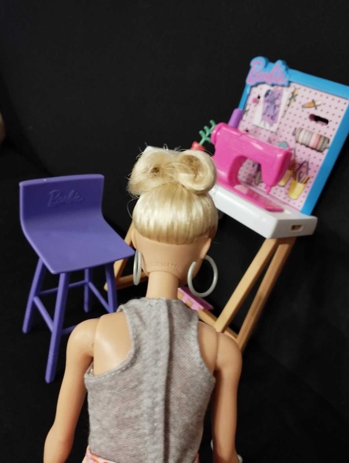 Zestaw lalka Barbie projektantką mody i studia