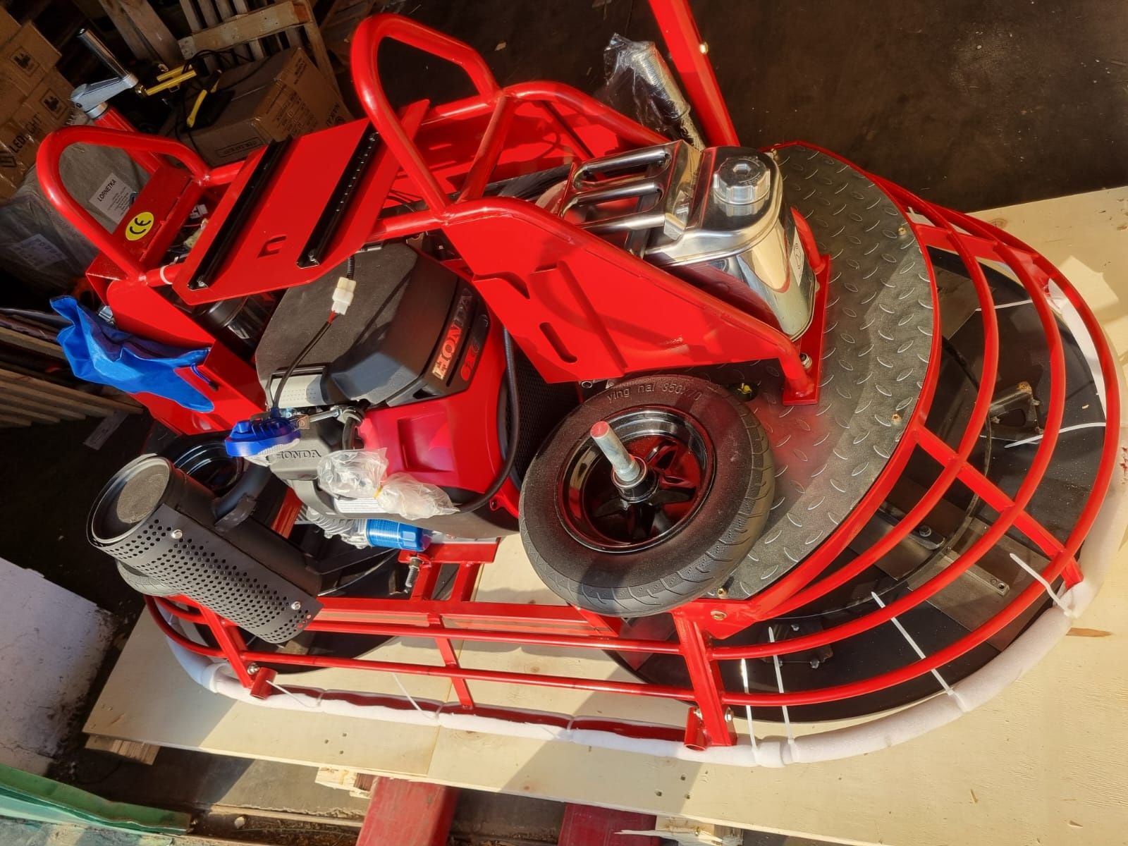 Zacieraczka dwukołowa samojezdna wylewek mod:PT-D36 Honda GX-690 TXF4