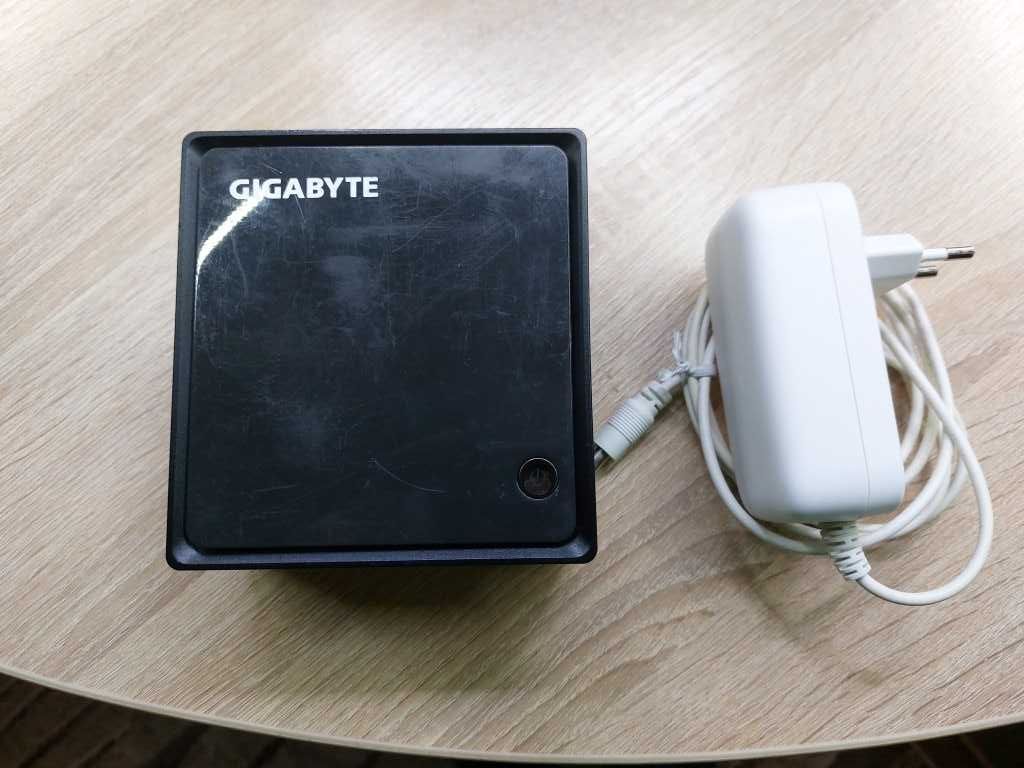 міні комп’ютер, неттоп, Gigabyte Brix (GB-BACE-3000)
