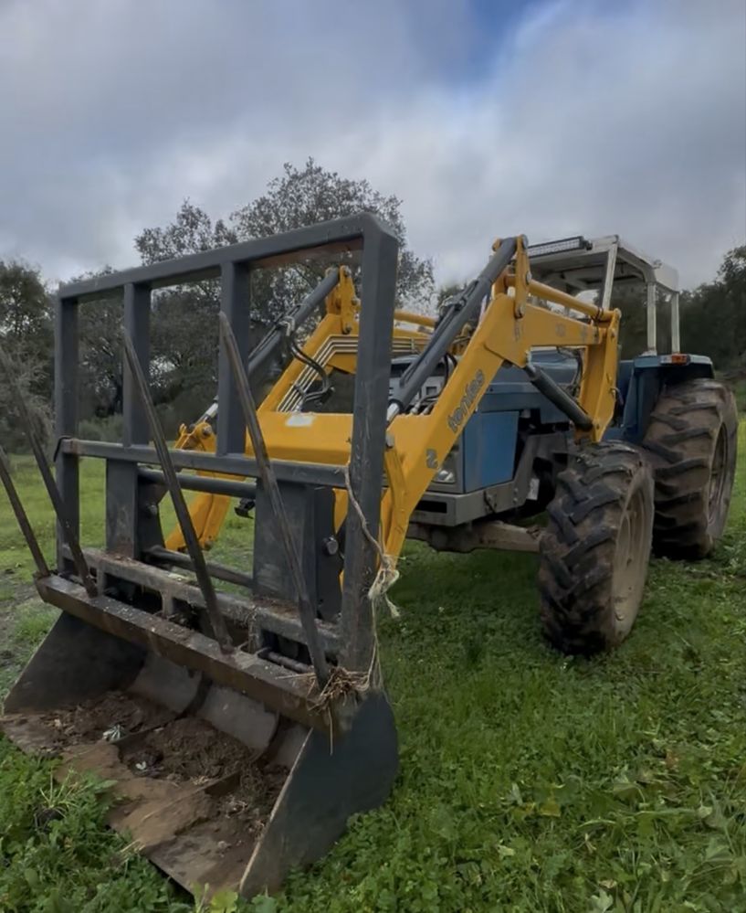 Vendo tractor com carregador e acessorios