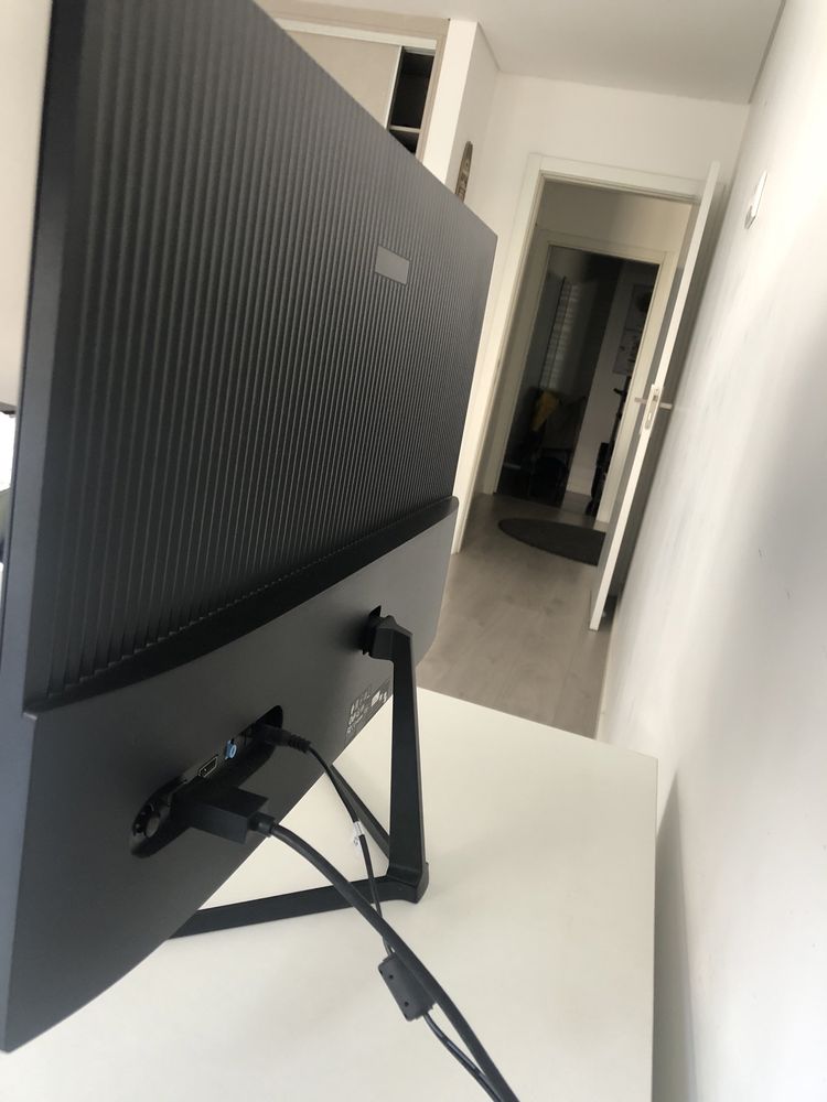 Monitor & Cadeira Gamer