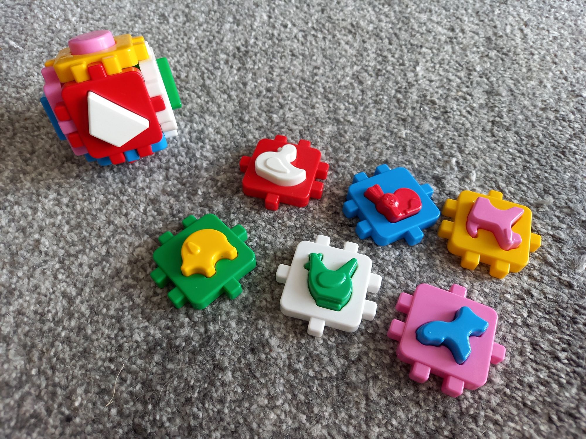Zabawki manipulacyjne, puzzle, kostki