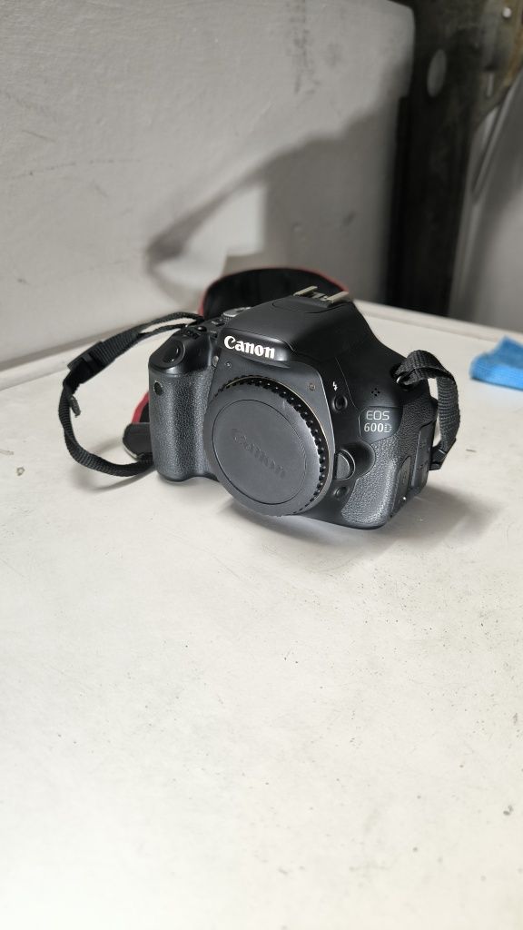 Canon 600D + Lentes e extras