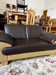 Sofa skórzana z wikliną.