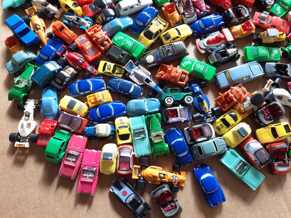 Lote com 220 Carrinhos Kinder Brindes Ferrero