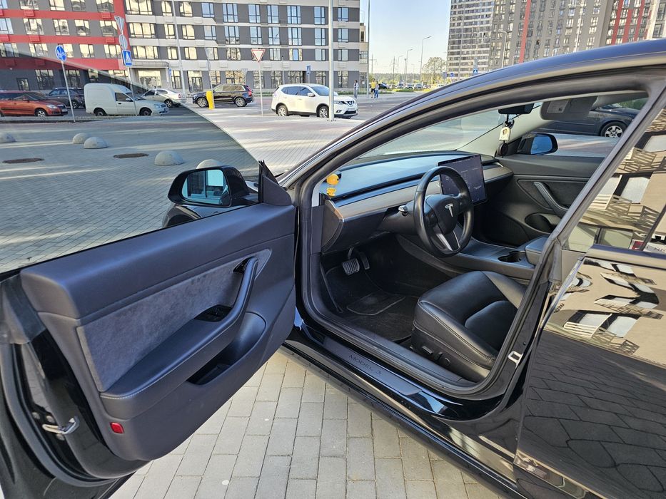 Продам Tesla Model 3