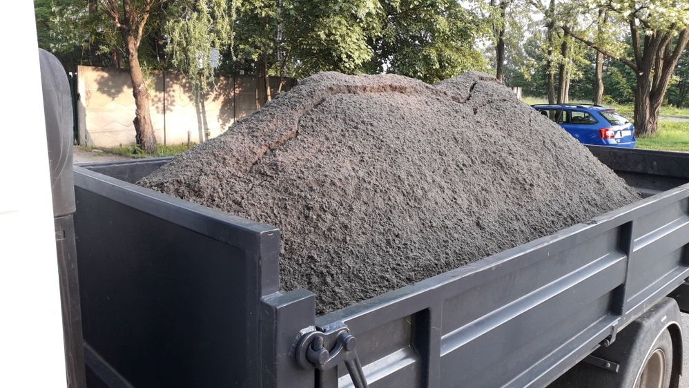 Piasek żwir suchy beton granit kamień polny transport