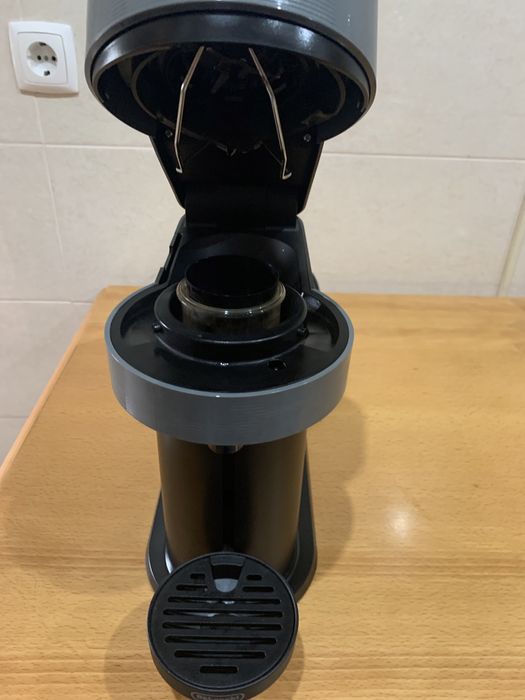 Máquina Café Nespresso Vertuo cinzenta