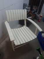 Drewniane krzesło ogrodowe