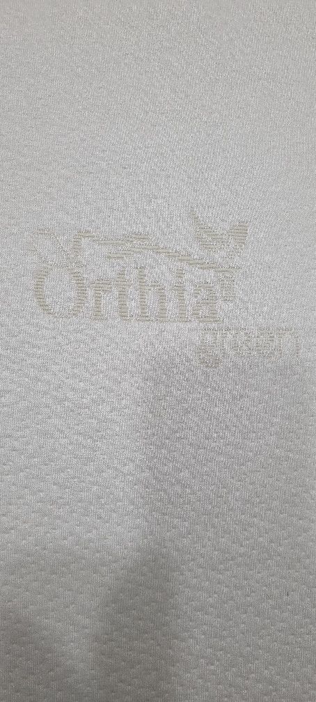 Almofada em forma de cunha com 20cm de altura 60x70cm