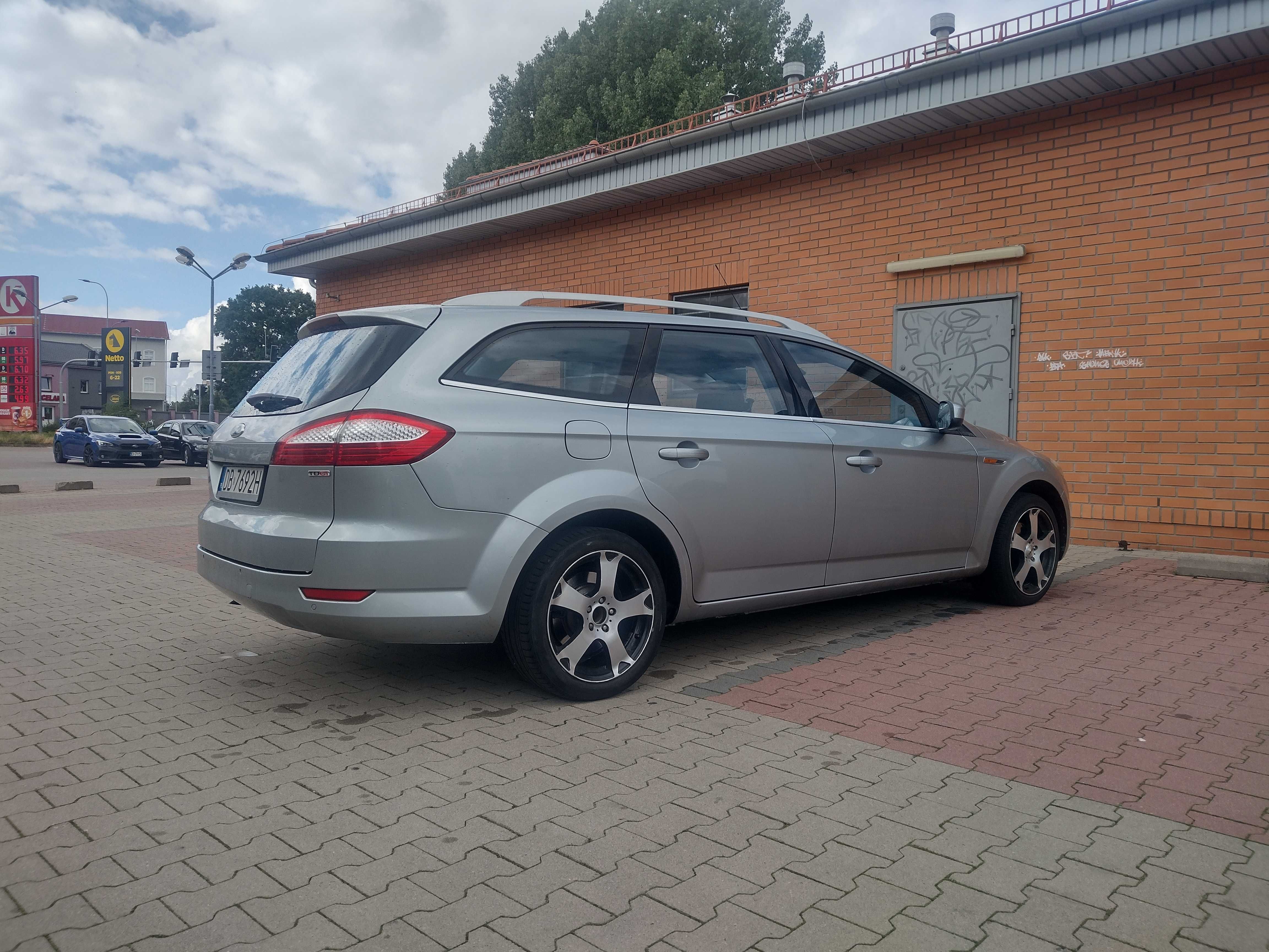 Ładny ford mondeo
