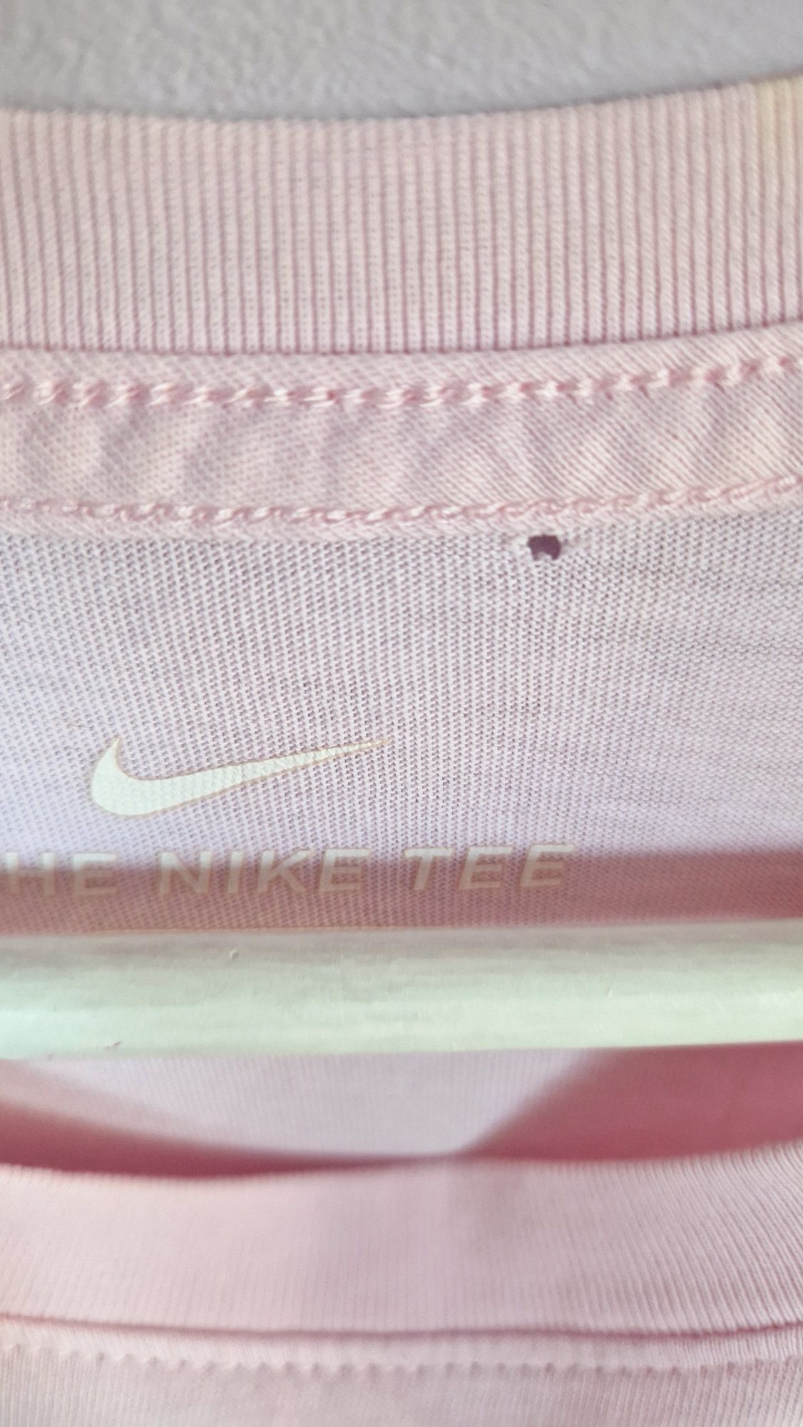 Jasnoróżowy prosty t-shirt, podkoszulek The Nike Tee vintage eur M