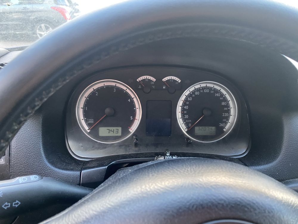 Vw bora todo amaricano