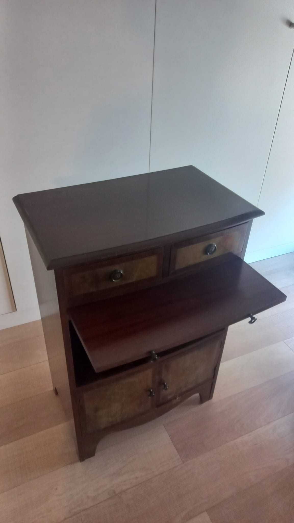 Mesa de cabeceira