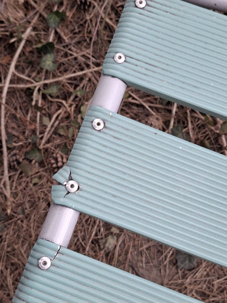 srebrne metalowe krzesło do domu z aluminiowymi listwami
Sprzed