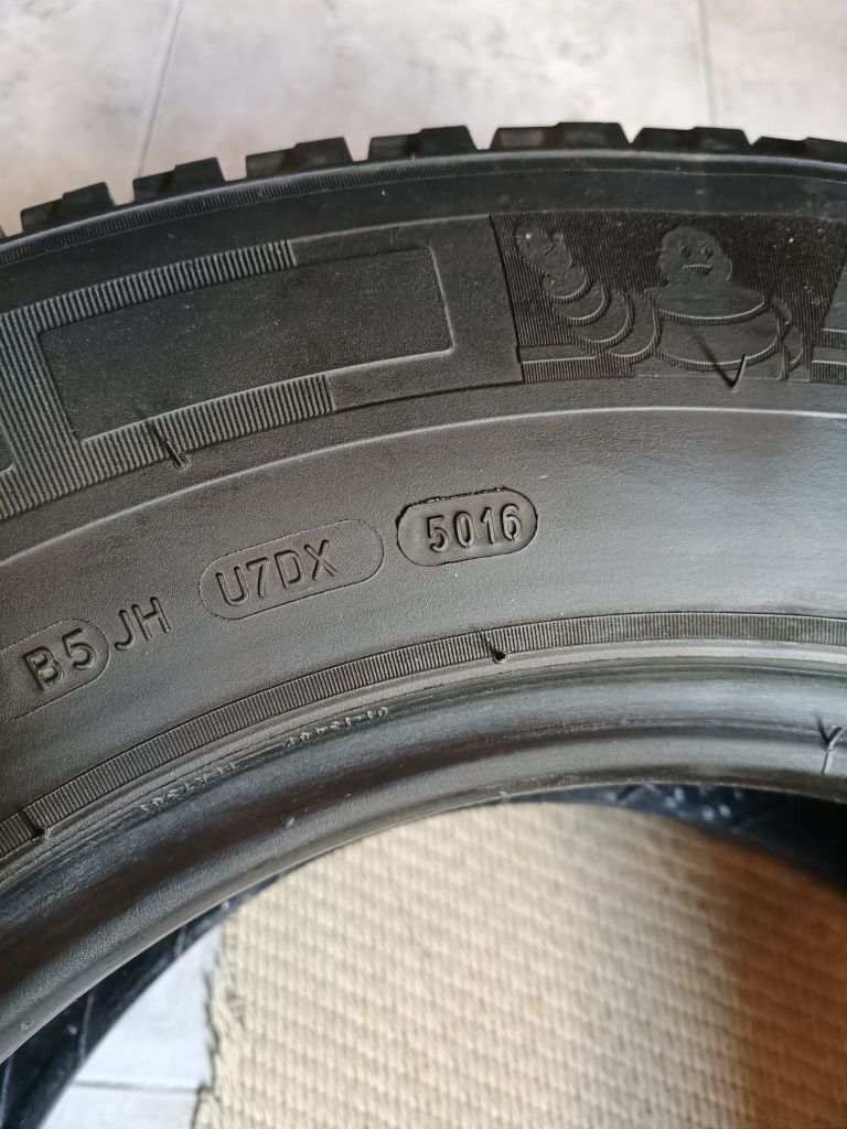 Pneumáticos p/Autocaravana, p/(jante 16") "Michelinl"