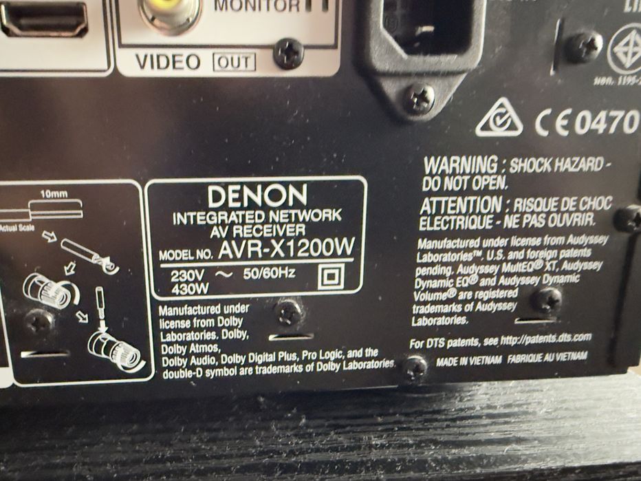 Amplituner Denon z głosnikami