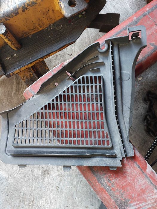 64319184005 Накладка решетки дворников жабо прав BMW X3 F25 решетка