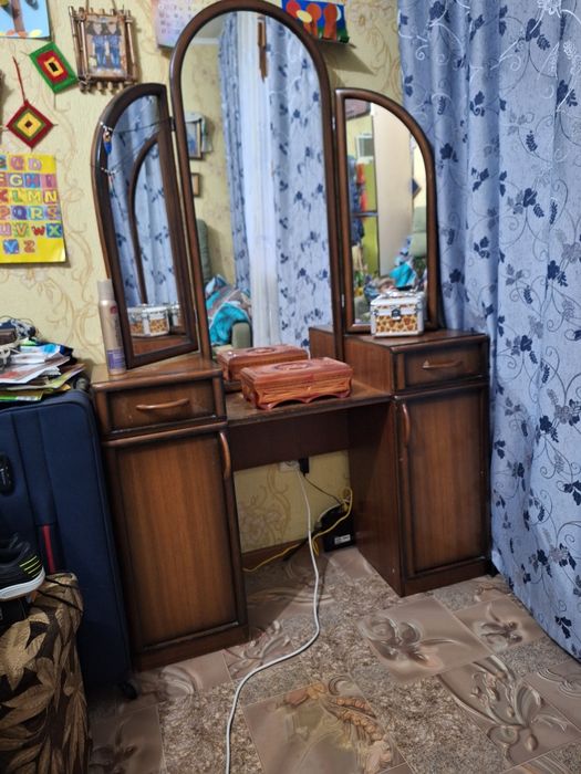 Трюмо с зеркалами