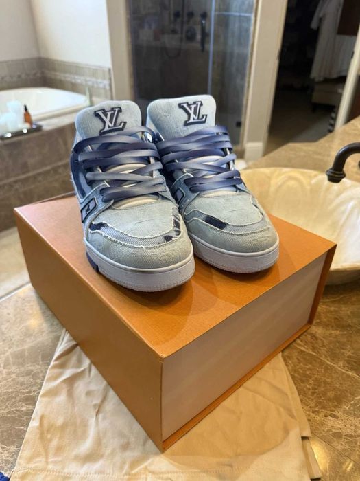 Ténis Louis Vuitton autênticos, em ganga azul, tamanho 42, novos.