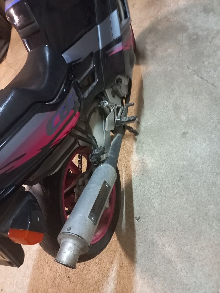 Vendo Honda CBR 600F