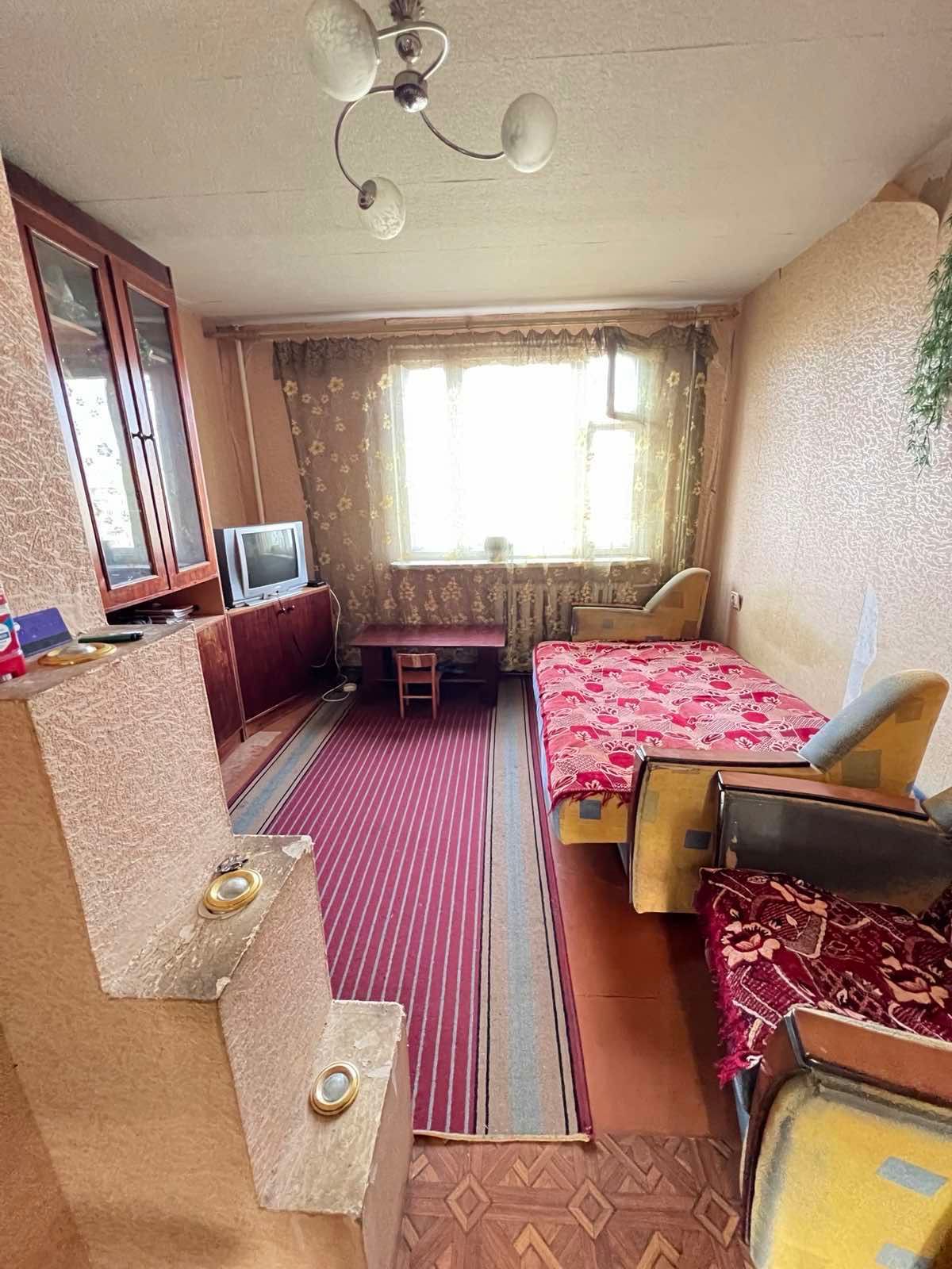 4-кімнатна квартира.