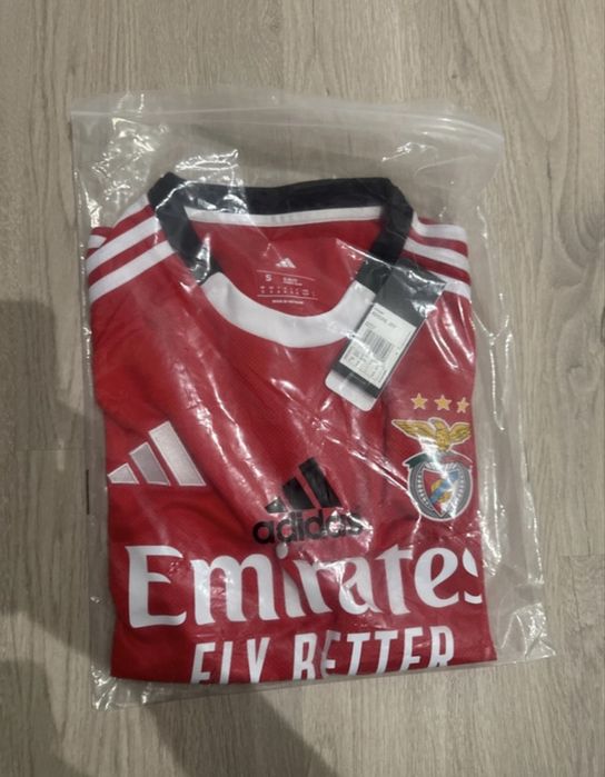 Camisola principal SL Benfica 25/26