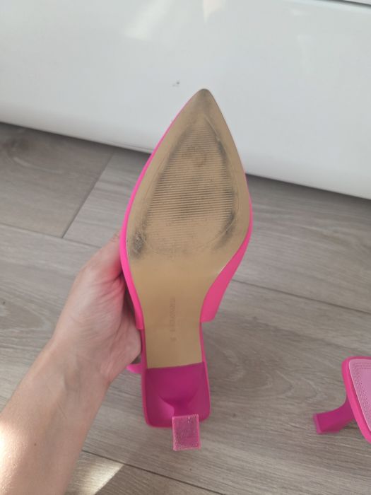 Różowe buty na obcasie Stradivarius 39