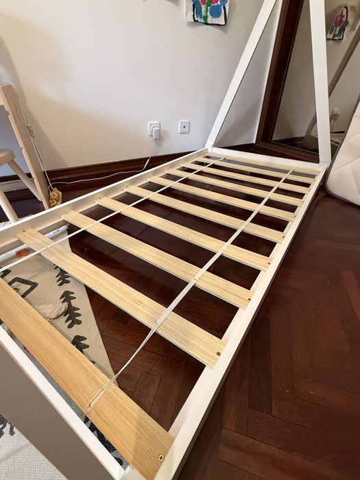 Cama Tipi Montessori Branca c/ colchao  - Nova