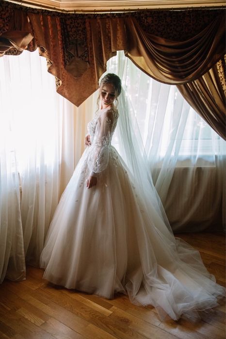 Весільна сукня, плаття пишна, довга, шикарна
