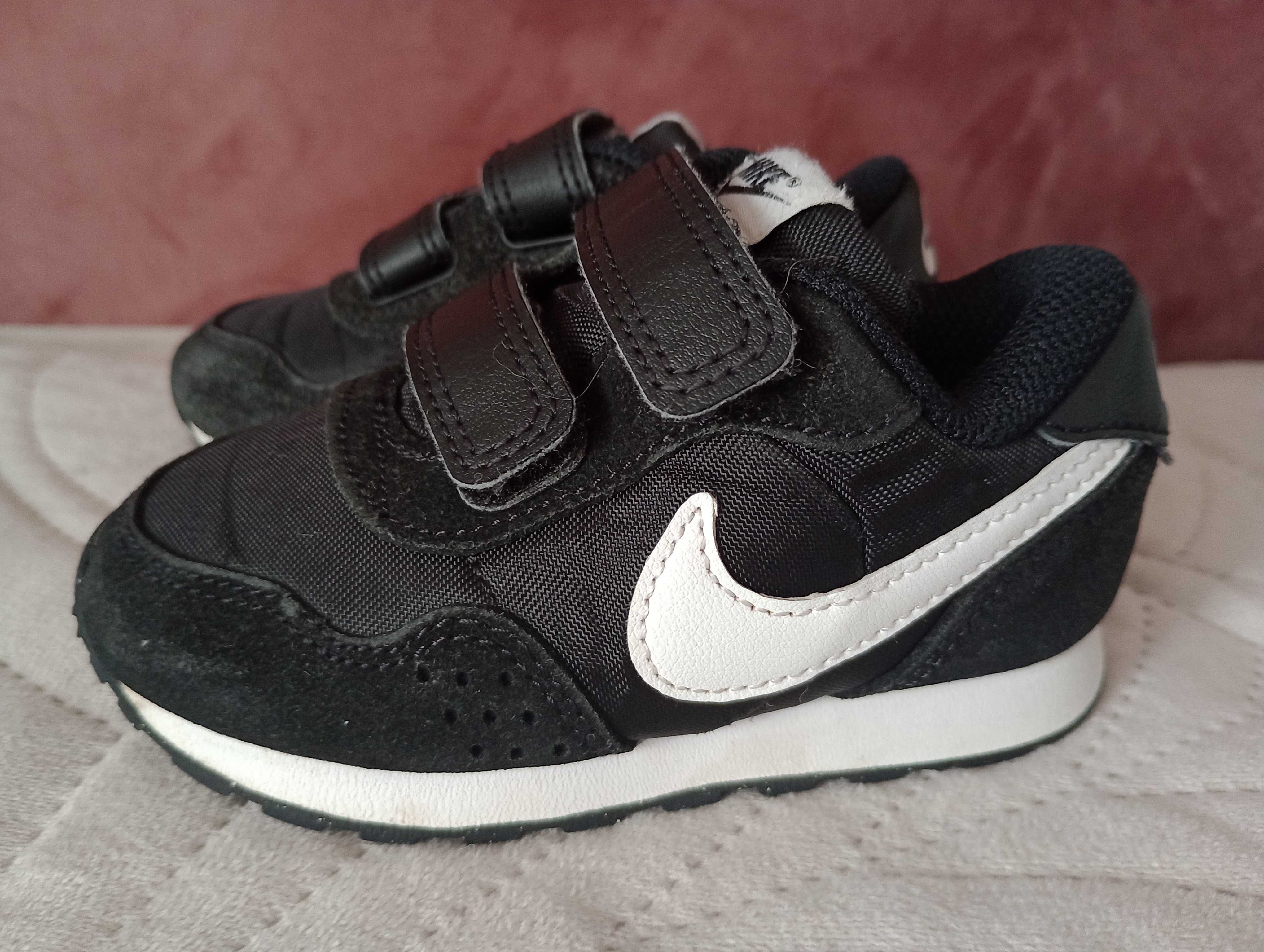 Buty sportowe chłopięce 22 Nike wkładka 14cm buty na rzepy