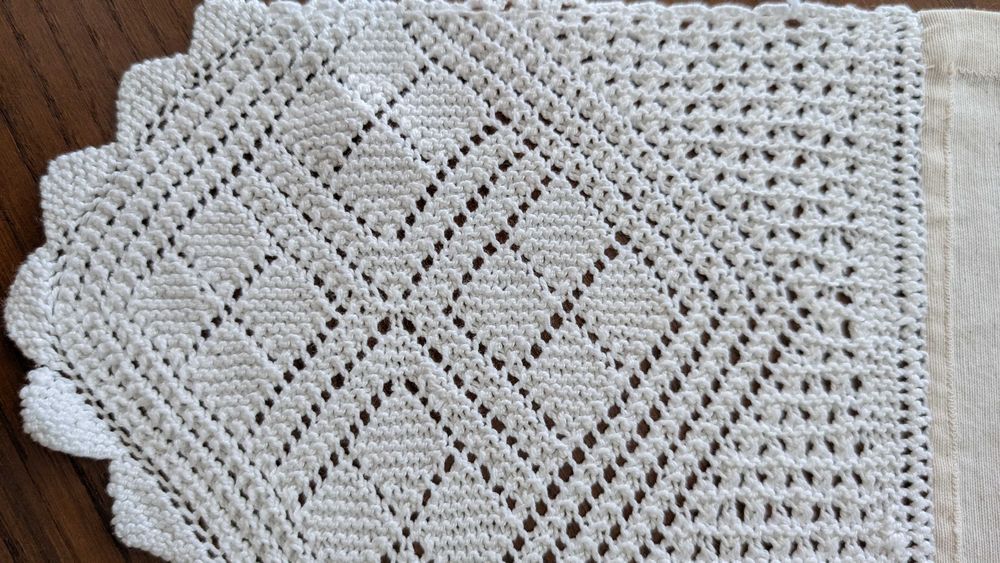 Centro de mesa e linho com ajur e renda