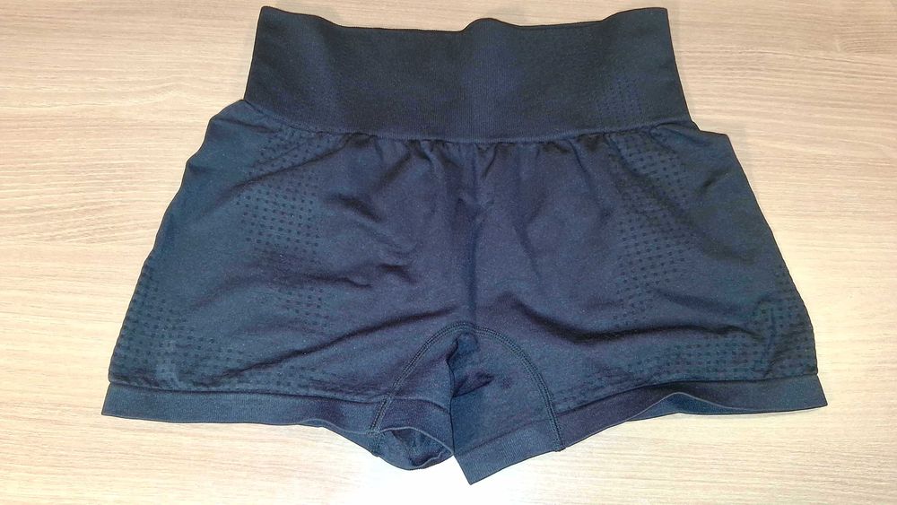 Czarne Krótkie Spodenki Sportowe Z Wysokim Stanem M