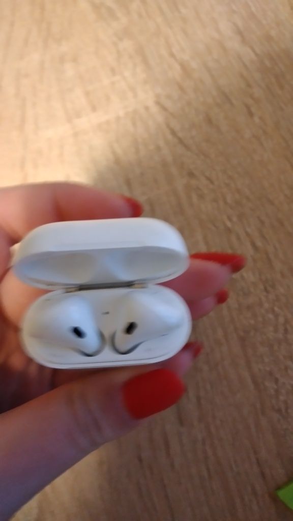 Słuchawki bezprzewodowe Airpods firmy Apple