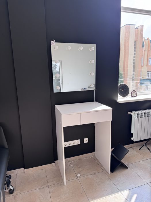 Оренда Стіл бровіста візажиста бьюті майстера кушетка лашмейкера