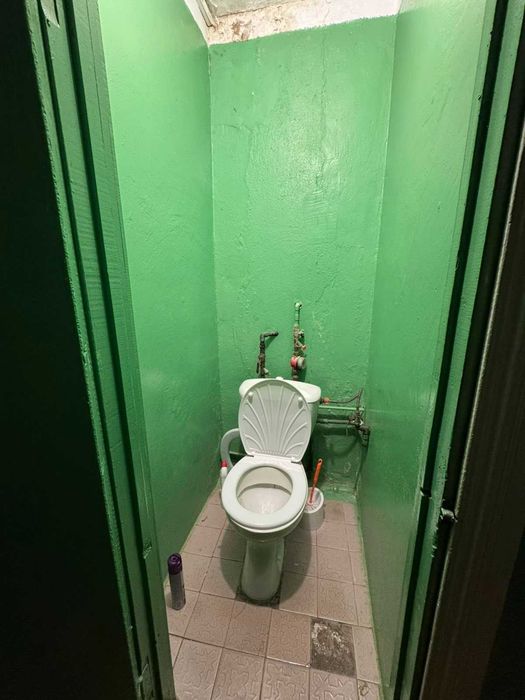 Кімната в гуртожитку по низу ринку