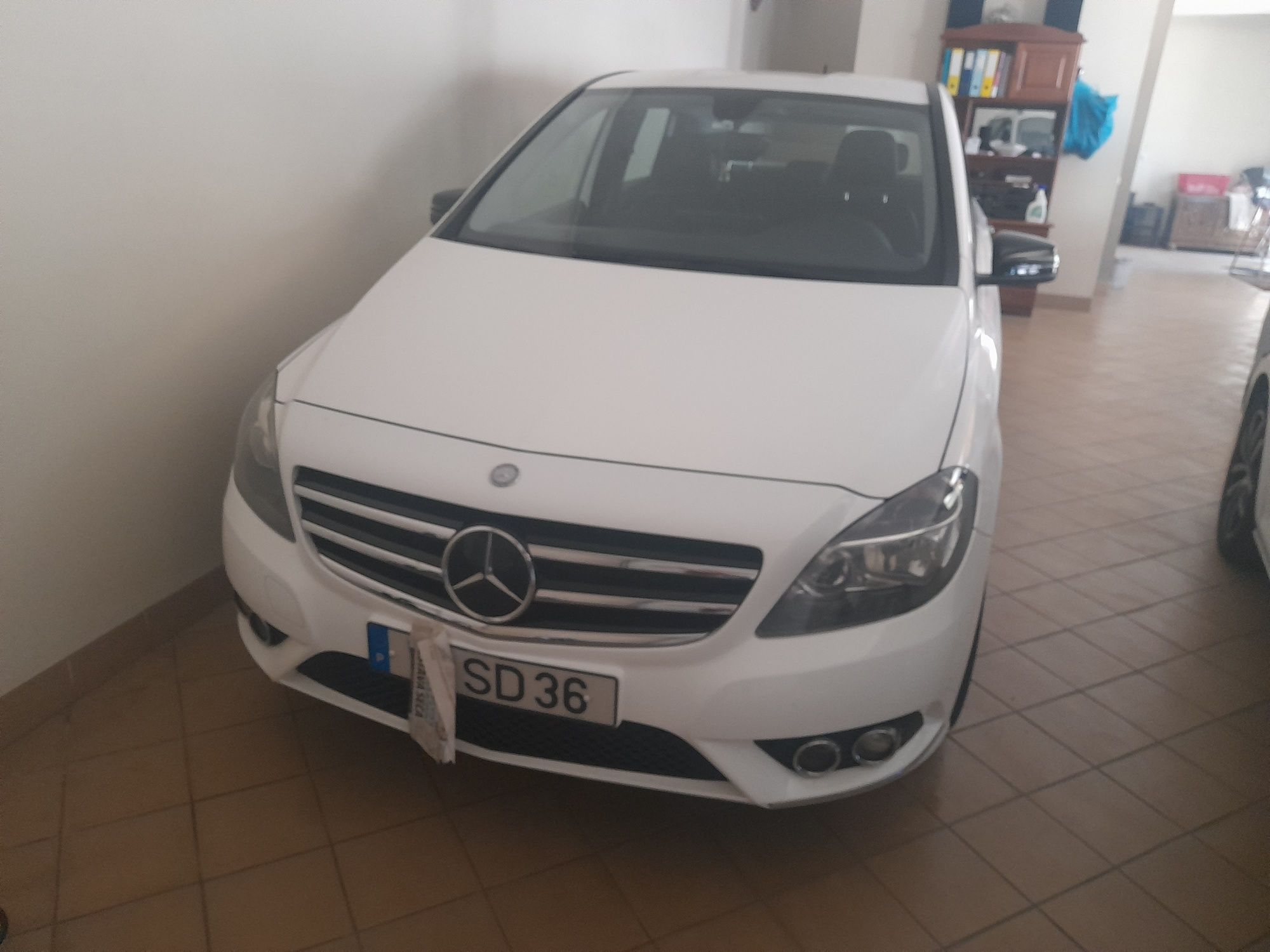 Vendo Mercedes 180B